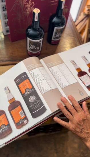 CARONI 100% TRINIDAD RUM, livre en 2 volumes – Image 3