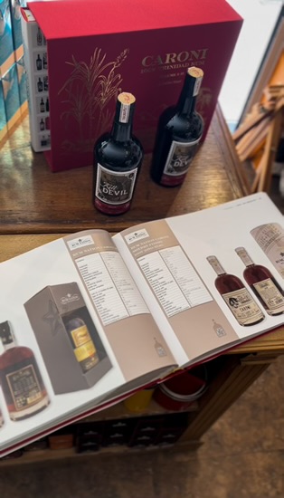 CARONI 100% TRINIDAD RUM, livre en 2 volumes – Image 2
