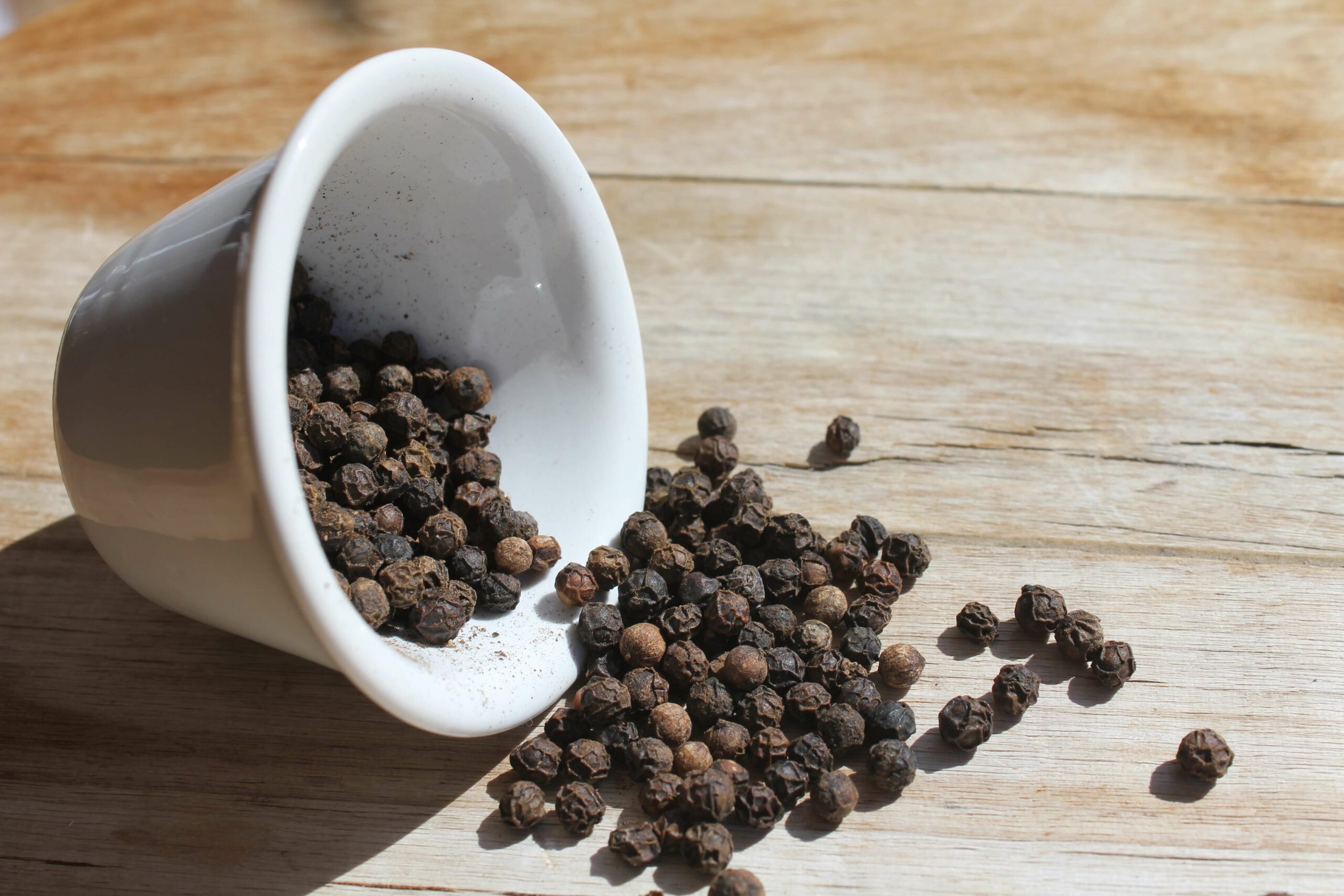 Poivre noir entier Vietnam de Dak Nong Bio, en vrac