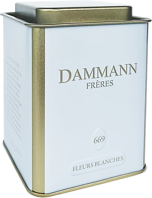 Fleurs blanches, thé blanc et thé vert